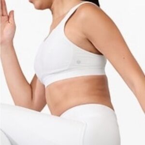 Athleta invincible sports bra size 32D NWT White